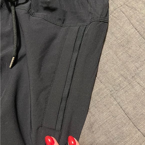 HALARA MID-RISE BLACK PAPER-BAG JOGGERS (SIZE SMALL) - Picture 3 of 4